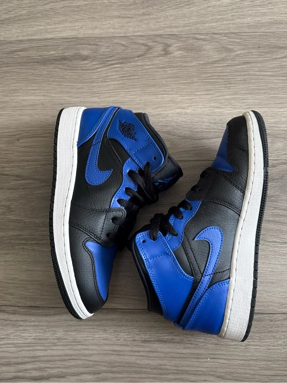 Nike Black and White Youth Sneakers with Size Tag